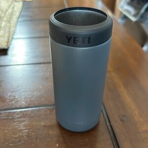 Slim can yeti in charcol gray
